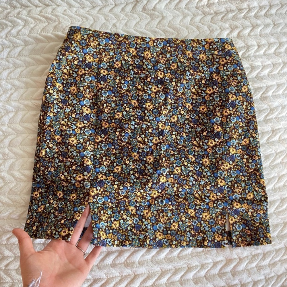 NWT Highwaisted Floral Mini Skirt